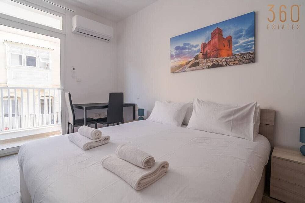 Foto 7 von 25: Studio home with WIFI & AC just steps to Seafront
