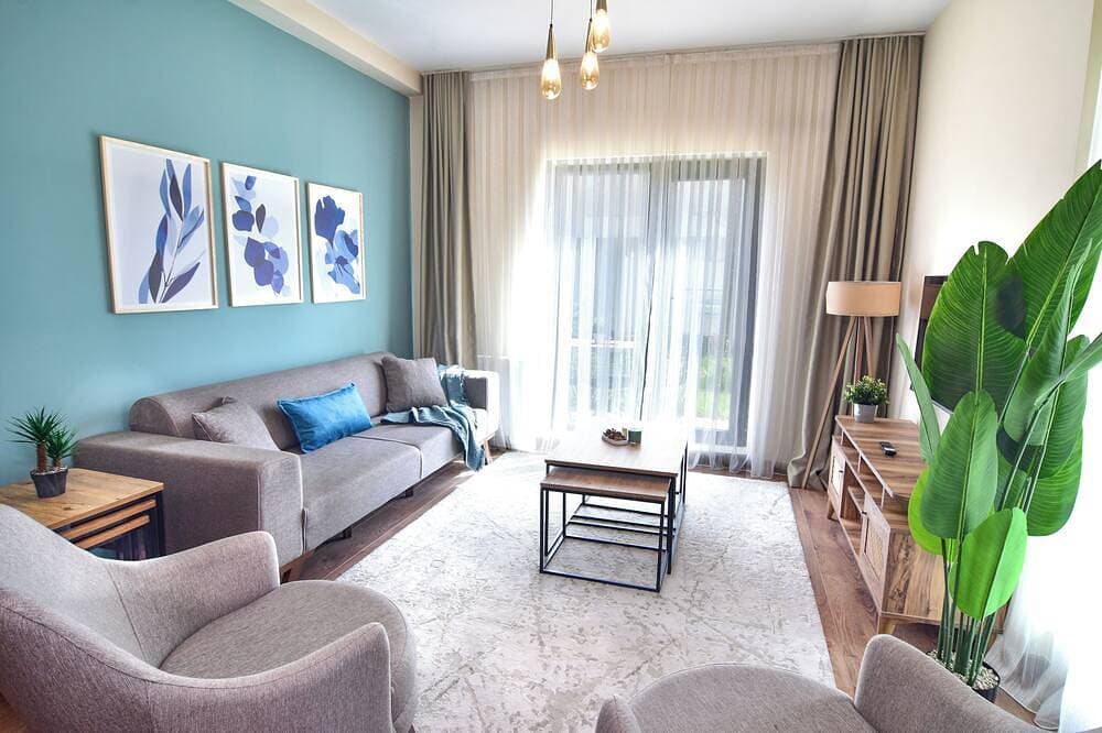 Spacious 2Br with Garden Family friendly 1