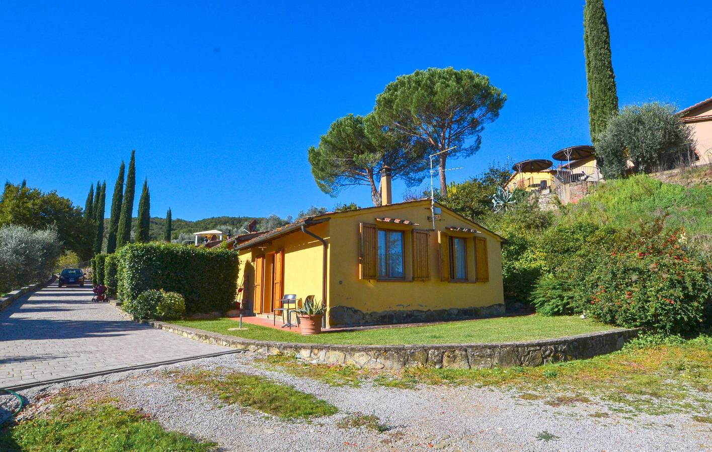 Foto 3 von 24: Gemütliche Ferienwohnung mit Pool, Garten und WLAN im Chianti, 1,5 km vom Torrente Ambra entfernt
