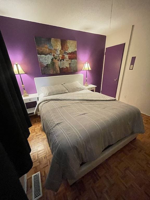 Foto 6 von 12: Cozy shared stay on the corner of Houde Drive.