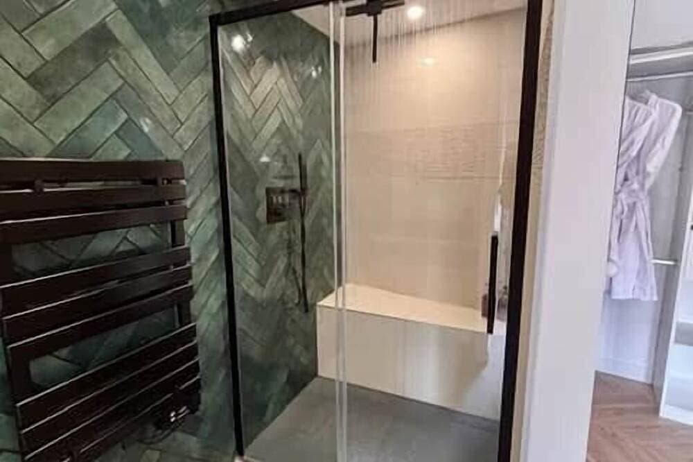 Foto 5 von 19: Luxury two-bedroom apartment with private spa & garden
