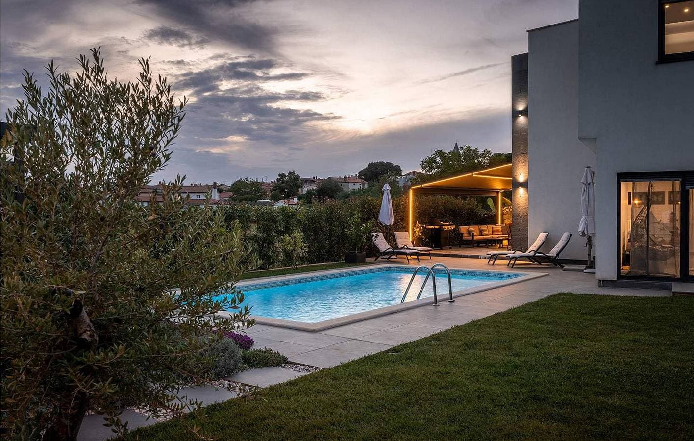 Foto 8 von 35: Ferienwohnung mit Meerblick, Terrasse, Parkplatz und WLAN in Labinci