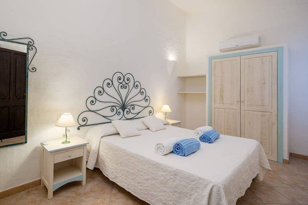 Foto 5 von 30: Villa Nemea: typisch sardisches Haus, Salzwasserpool, tolle Aussicht