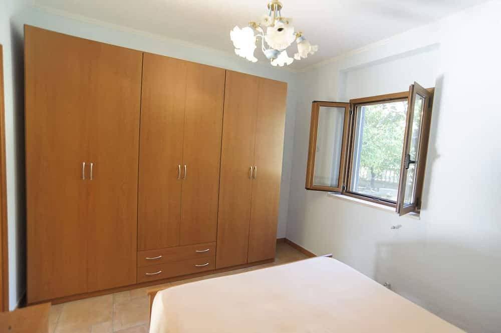 Foto 3 von 29: Komplett eingezäunt in einer fantastischen Agrumeto Villa umgeben