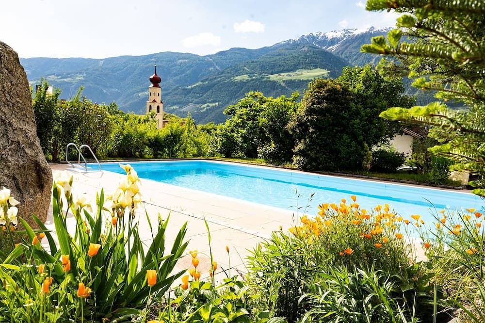 Zimmer „Rosé“ mit Bergblick, Gemeinschaftspool und WLAN 1