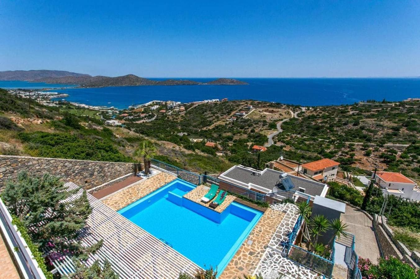 Foto 4 von 32: Villa für 6 Personen mit Terrasse