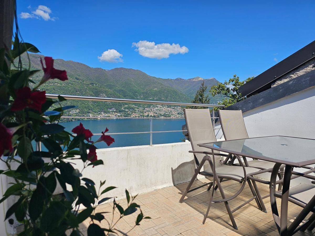Foto 2 von 73: Apartment with Lake View