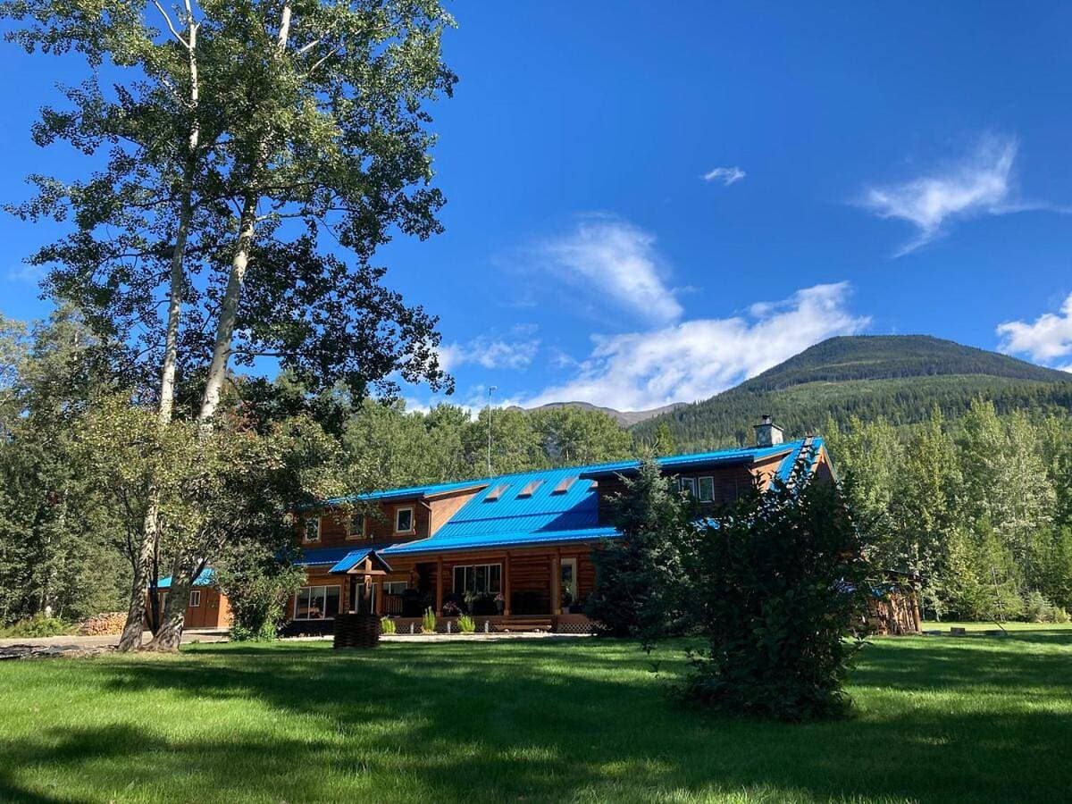 Cougar Mountain Lodge and Resort Cabin Rentals 1