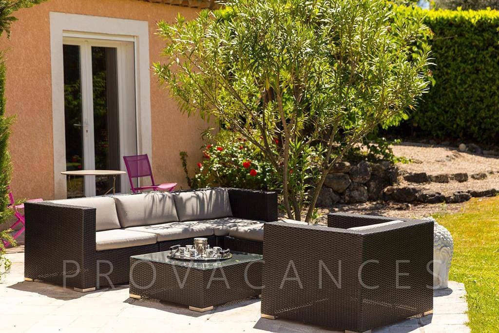 Foto 2 von 53: Schönes Ferienhaus mit Pool in Le Rouret