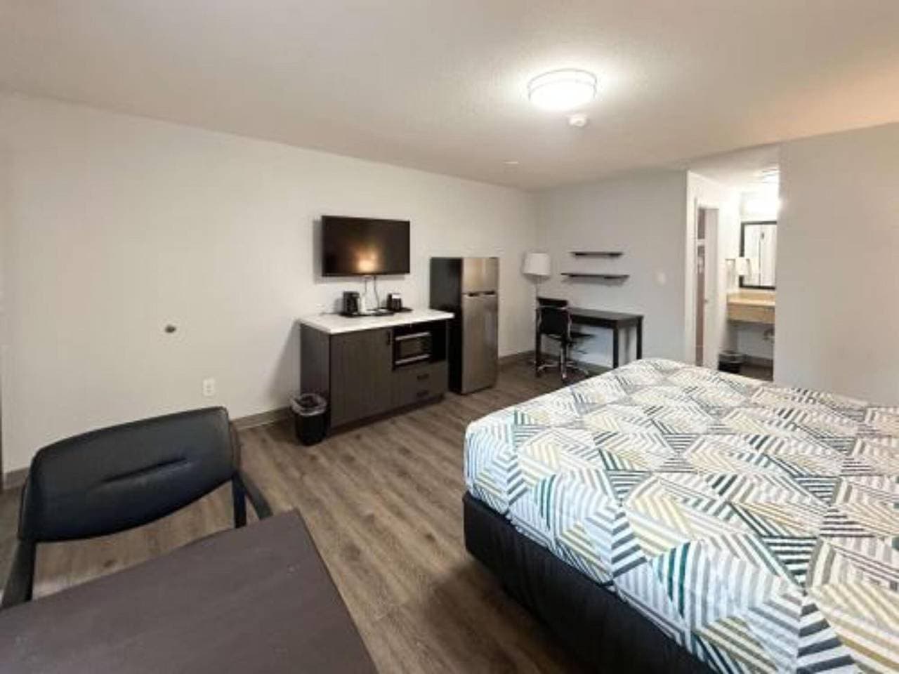 Foto 9 von 16: Ms6 Vancouver | 1 Kingsize-Bett | Nichtraucher