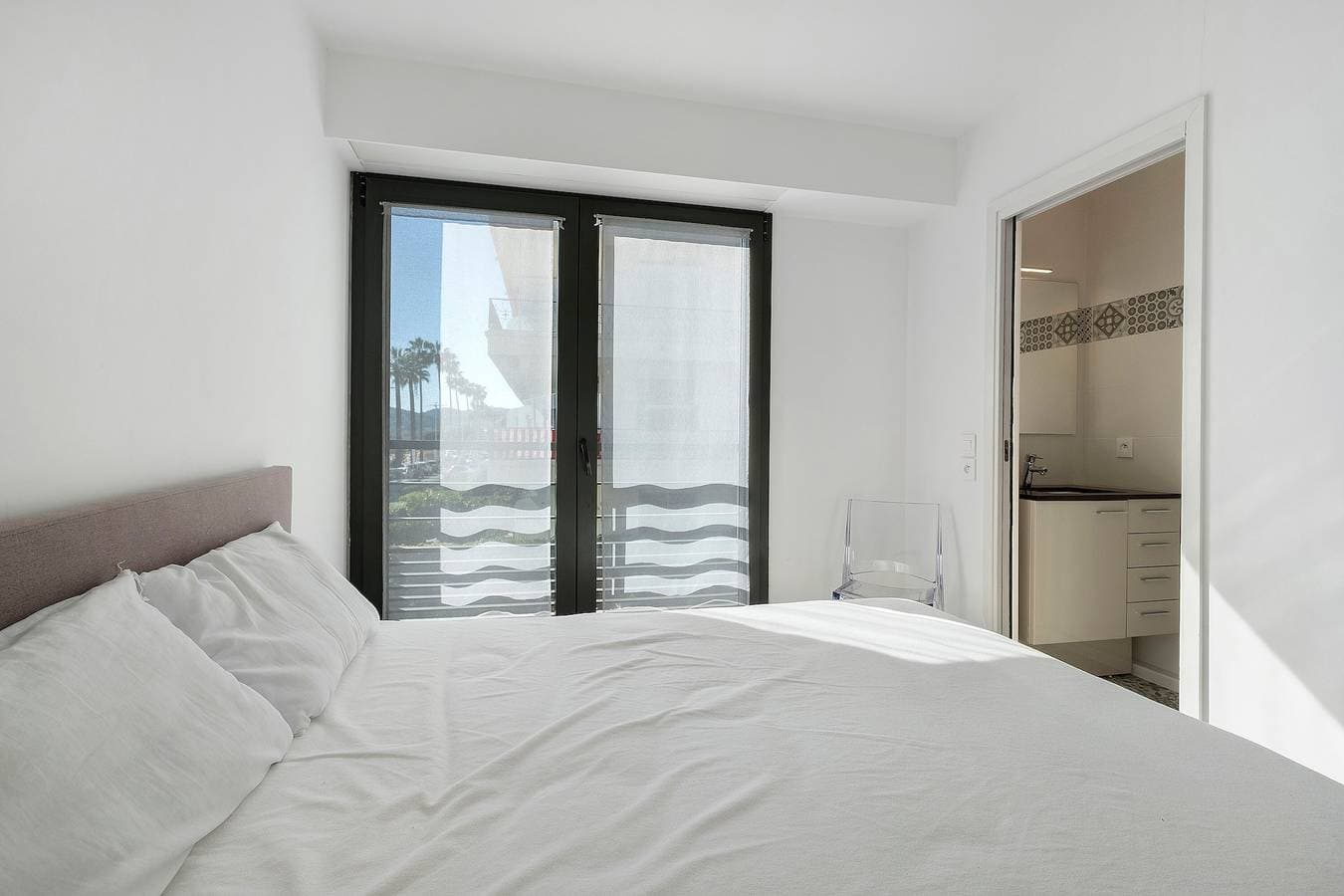 Foto 9 von 23: Juan les Pins Meeresfront – Neues 1-Zimmer-Apartment mit Meerblick, Terrasse, Garage
