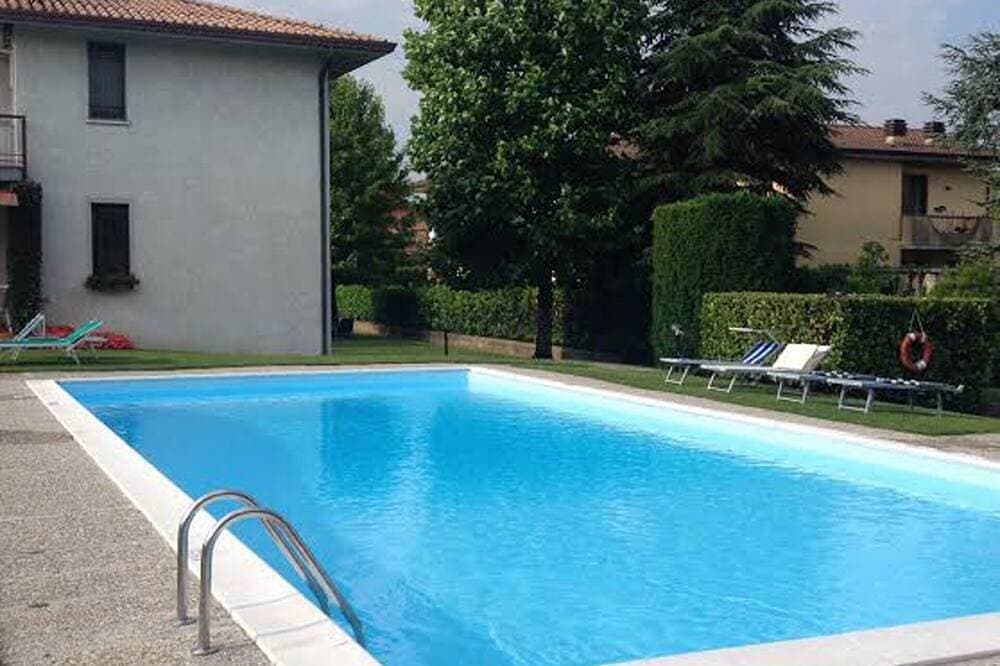 Modern apartment, Residence with swimming pool surrounded by greenery with Free Wi-Fi 1
