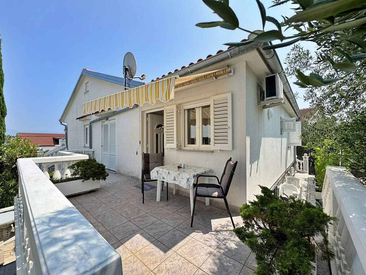 Ferienwohnung mit Klimaanlage und Balkon 1
