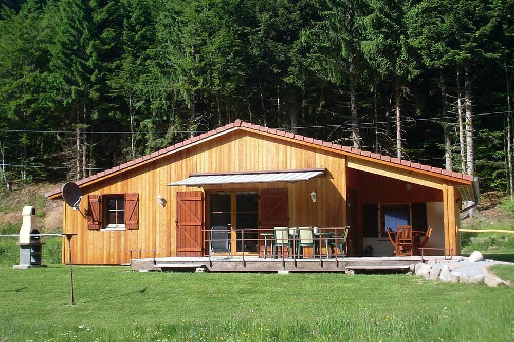 Einstöckiges Chalet am Ufer des Sees auf einem 1 ha großen Naturgrundstück mit Sauna 1
