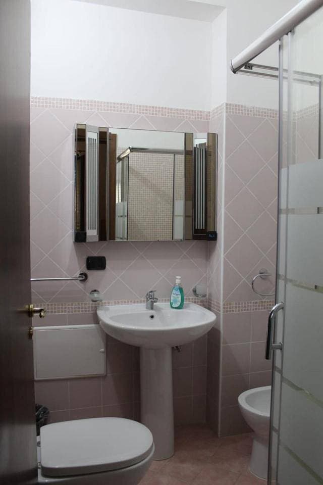 Foto 10 von 10: Double Room with Private Bathroom