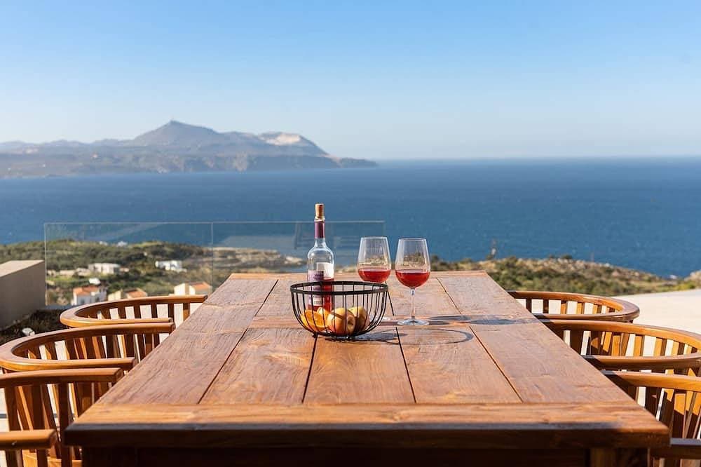 Foto 11 von 19: Villa Eirenis, Divine Sea Views, Private Infinity Pool, Furnished Terrace,.