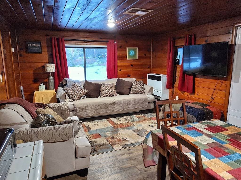 Foto 8 von 14: Cabin 8 miles from Kings Canyon entrance gate.