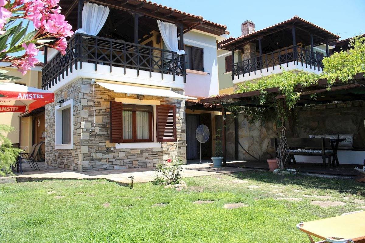 Traumhaft gelegenes Ferienhaus direkt am Meer, Wifi | Nikiti, Chalkidiki-Sithonia 1