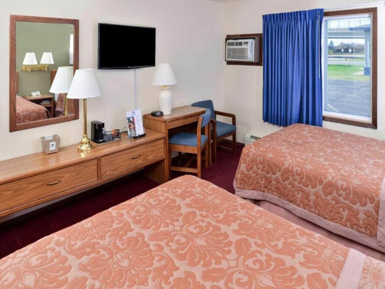 Foto 4 von 9: Zimmer mit 2 Doppelbetten, Nichtraucher