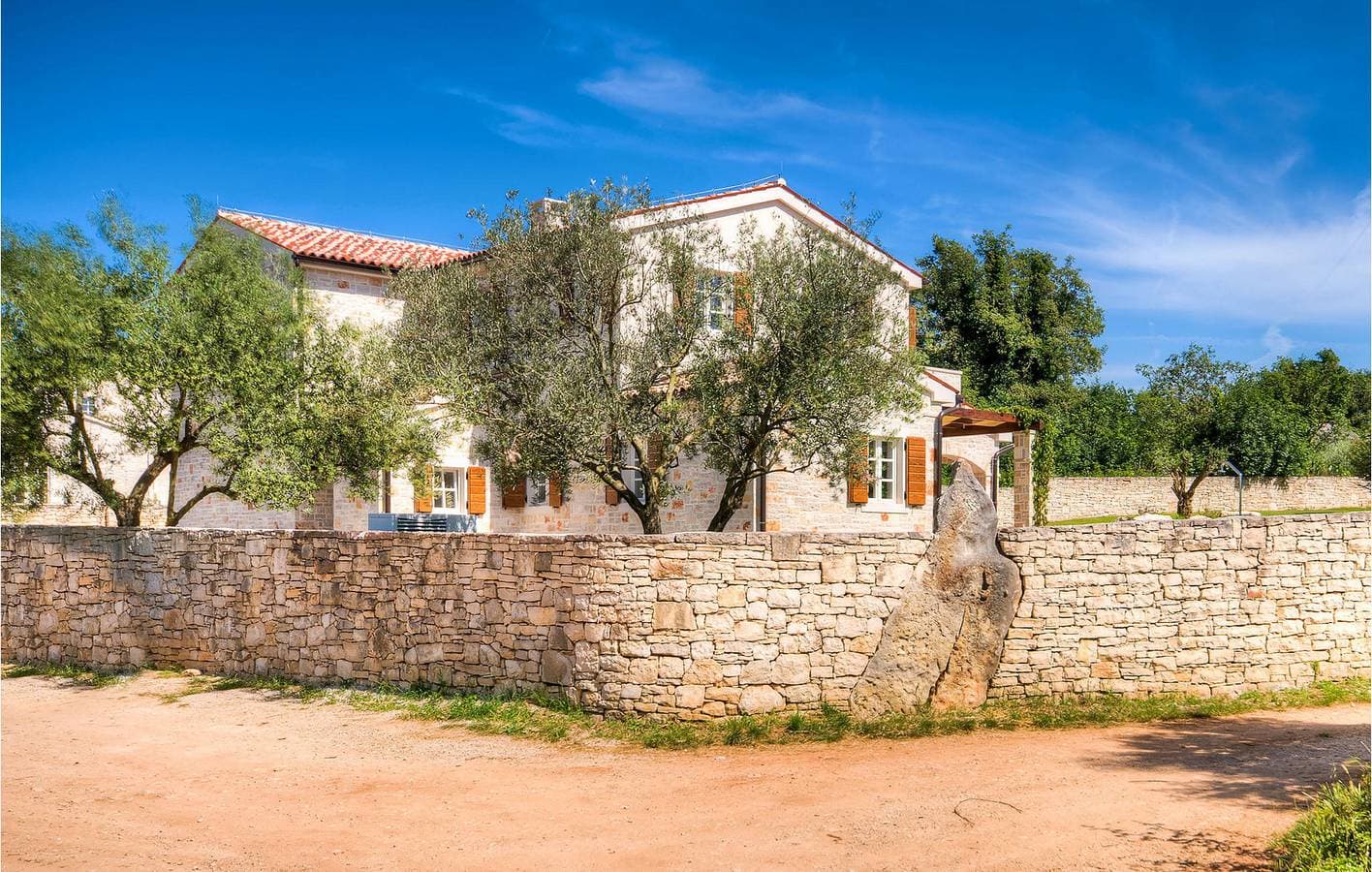 Foto 6 von 44: Reizende Ferienwohnung mit Pool und WLAN, nur wenige Schritte von Idila Rakovci entfernt!