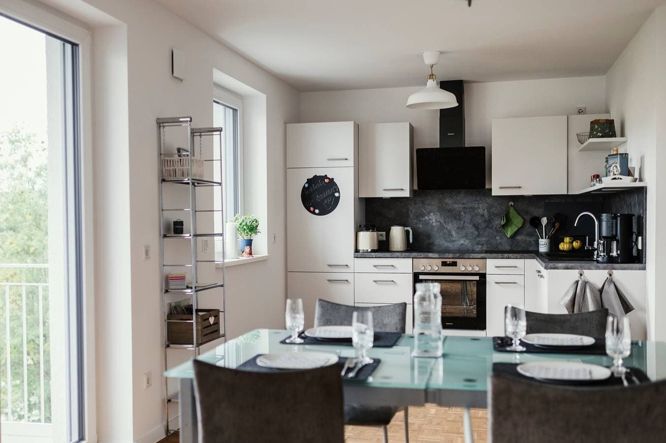 Foto 4 von 21: Ferienwohnung 'Schwalbenflug' mit Gemeinschaftsgarten, Balkon und grossartigem Ausblick