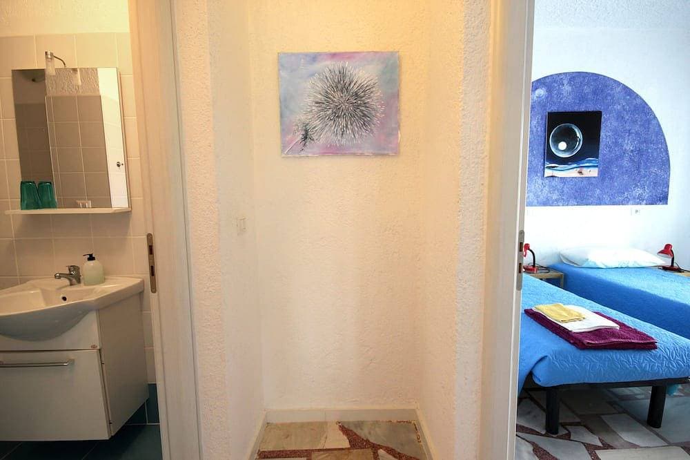 Foto 4 von 13: Das Blue Moon Apartment \"Iris Blu\", Meerblick, 500 Meter vom Strand entfernt