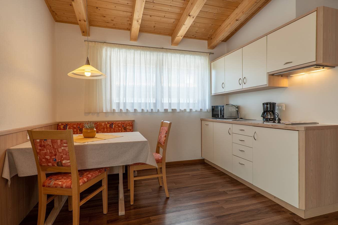 Foto 2 von 10: Apartment "Wohnung 2 Dachgeschoss" mit Bergblick, WLAN und Balkon