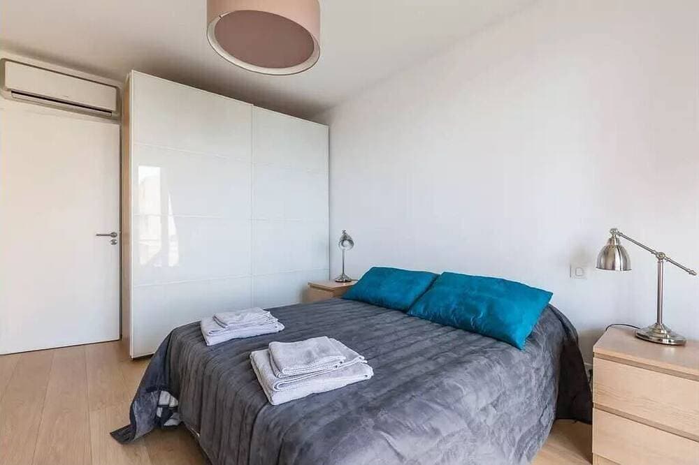Eugénie 4-room apartment with ocean view, downtown 1