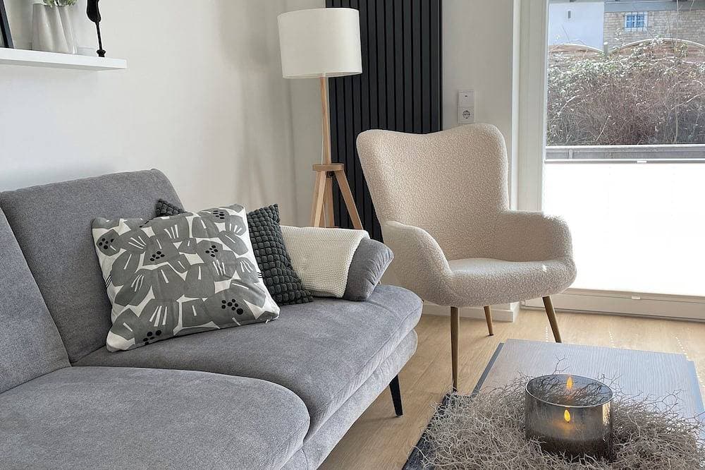 Moderne gemütliche Ferienwohnung mit 2 Schlafzimmern und Balkon. Hund willkommen 1