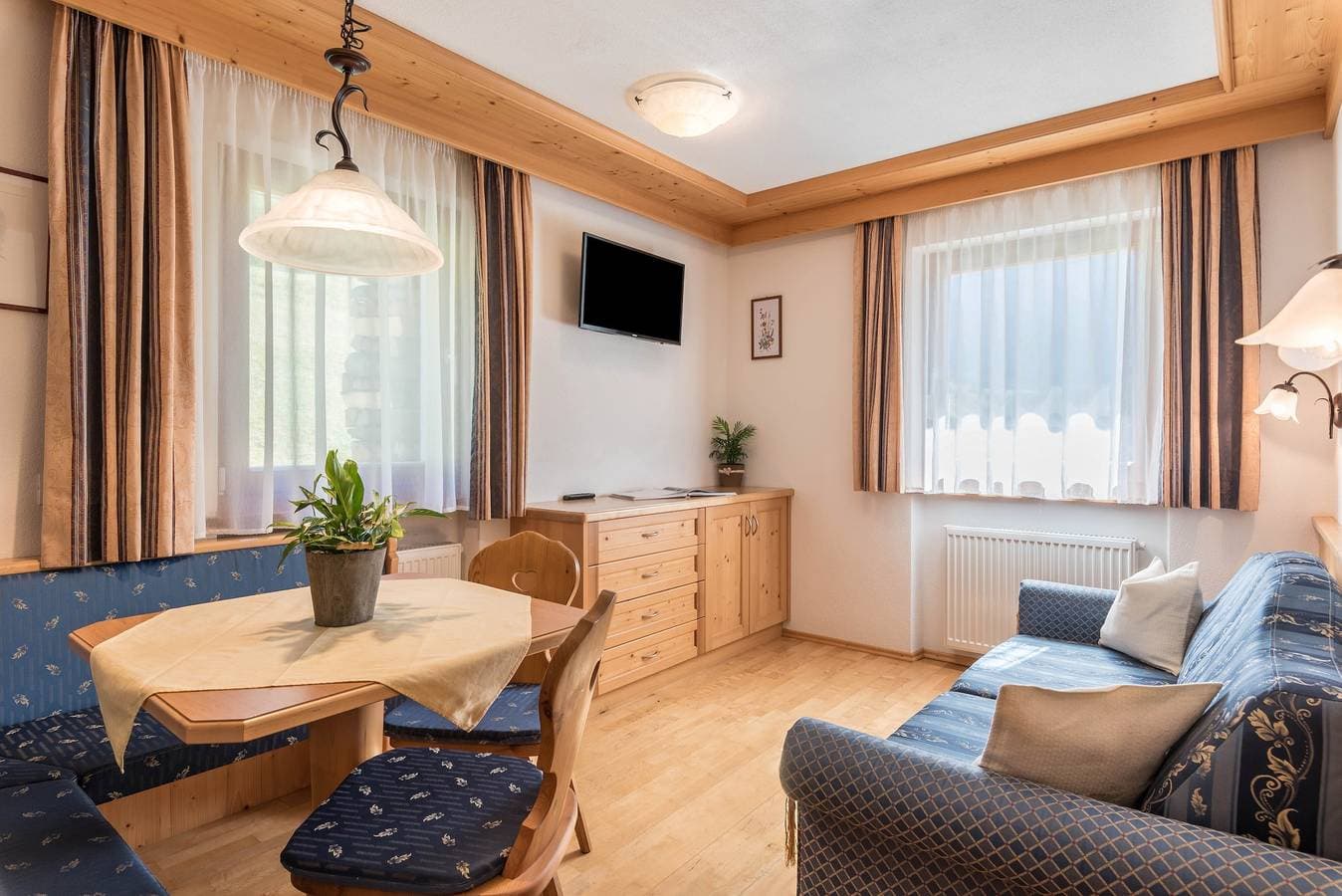 Foto 7 von 22: Ferienwohnung Ciasa Raut App Sosi mit Bergblick, Garten und WLAN