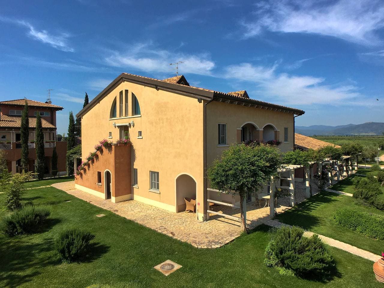 Foto 11 von 77: Ferienhaus in Braccagni mit Jacuzzi & Golf