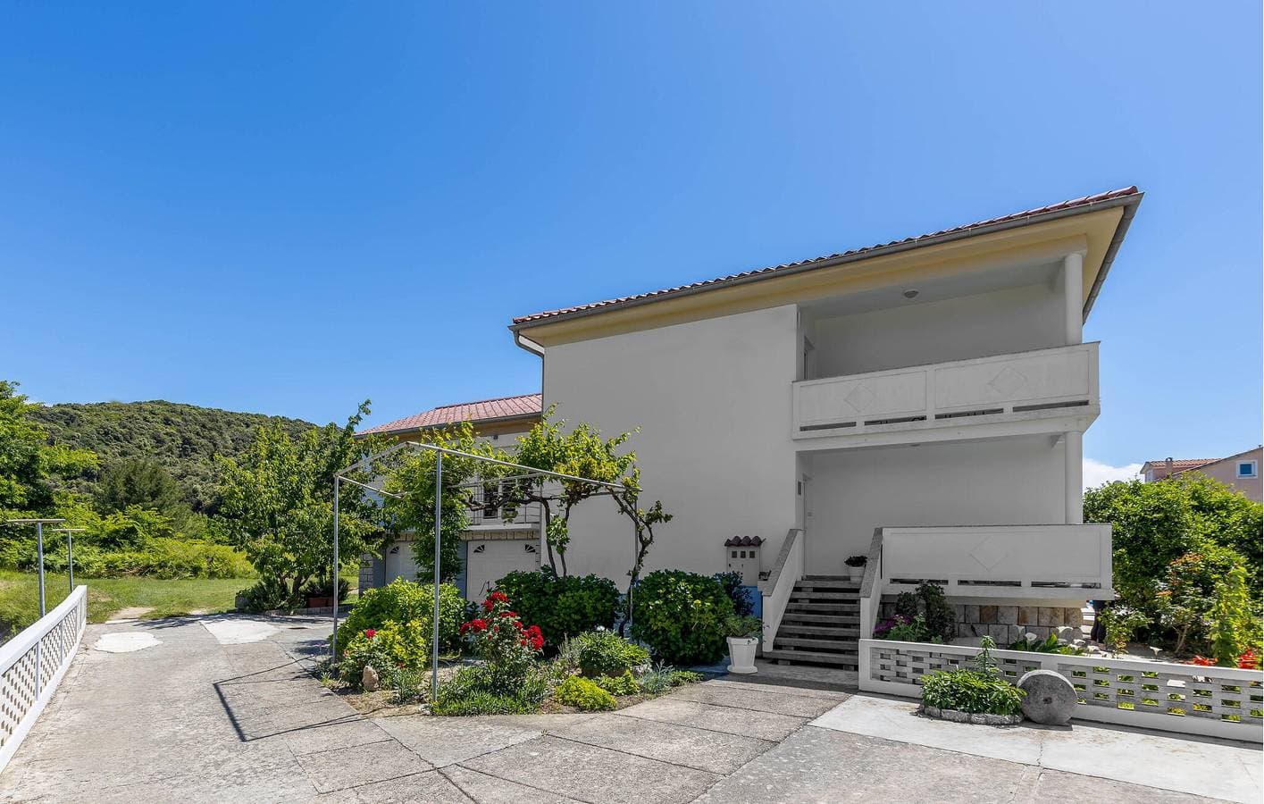 Schickes Apartment mit Terrasse, Blick ins Grüne, in der Nähe des FKK-Strandes von Kandarola 1