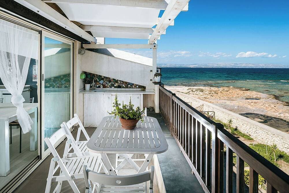 Foto 11 von 22: Modernes Apartment am Meer mit Panoramaterrasse