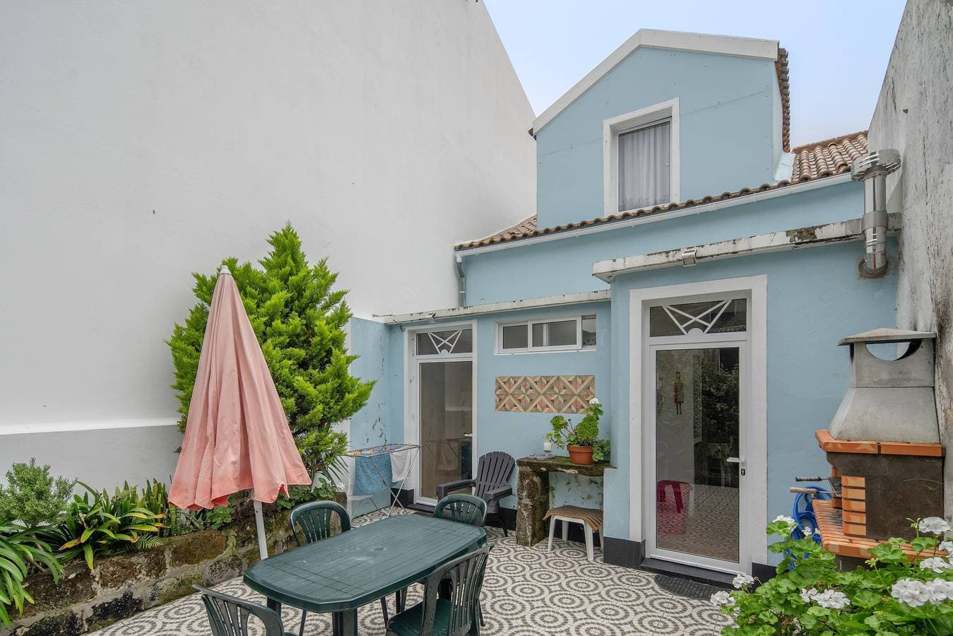 Foto 2 von 21: Ferienhaus 'Casa Império - Azorean House' mit Bergblick, privater Terrasse und WLAN