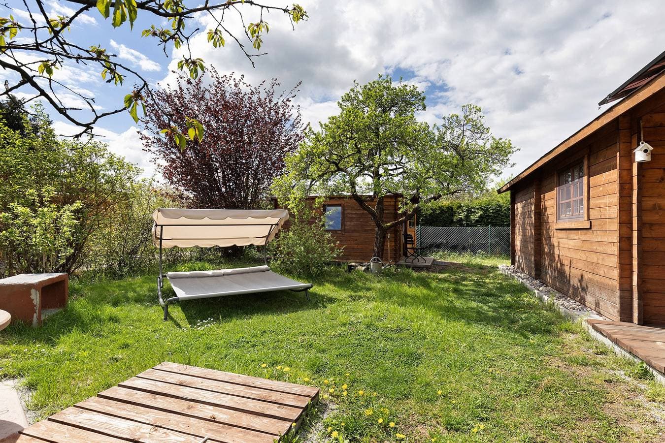 Foto 4 von 30: Ferienhaus 'Blockhütte' mit privater Terrasse und privatem Garten