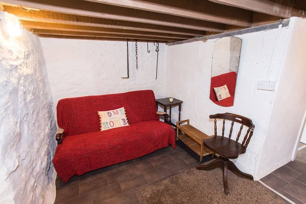 Foto 10 von 30: Ein irischer Idyll - traditionelle mauern Hütte eingebettet in den Hügeln oberhalb Downings