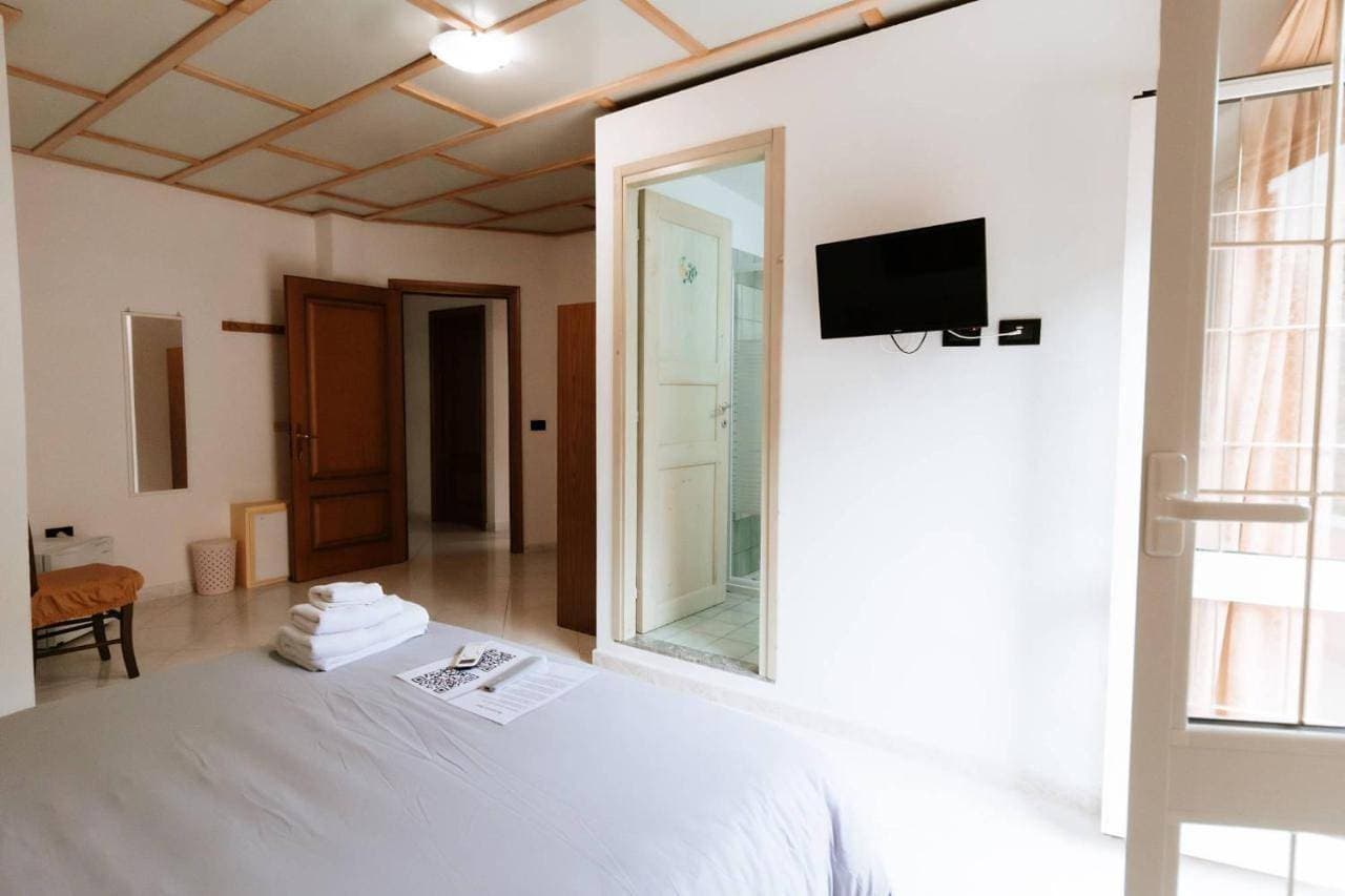 Foto 4 von 5: Double Room with Private Bathroom