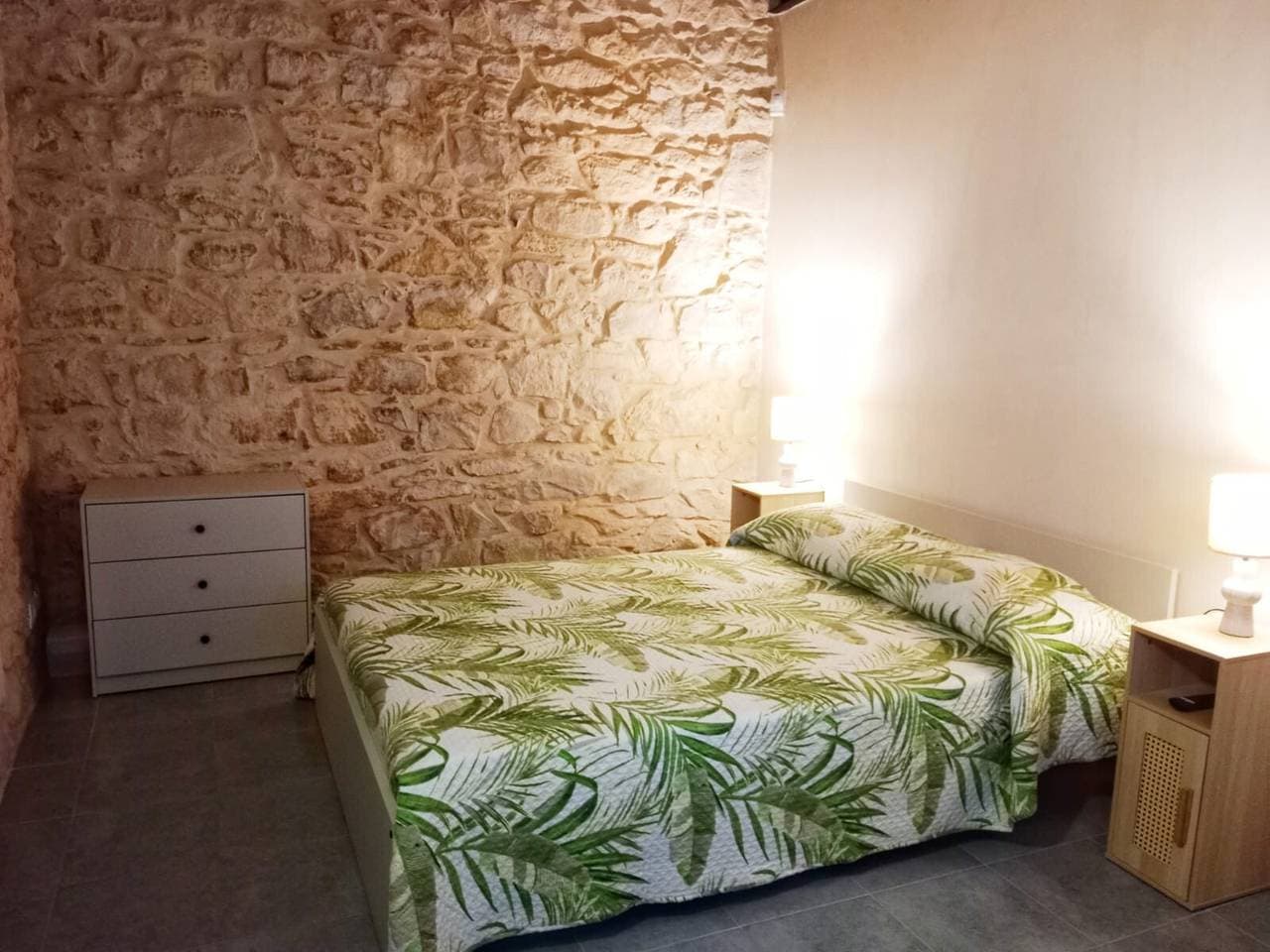 Foto 5 von 23: Zimmer 'Vigna Di Pettineo - N6' mit Gemeinschaftspool, privater Terrasse und Klimaanlage