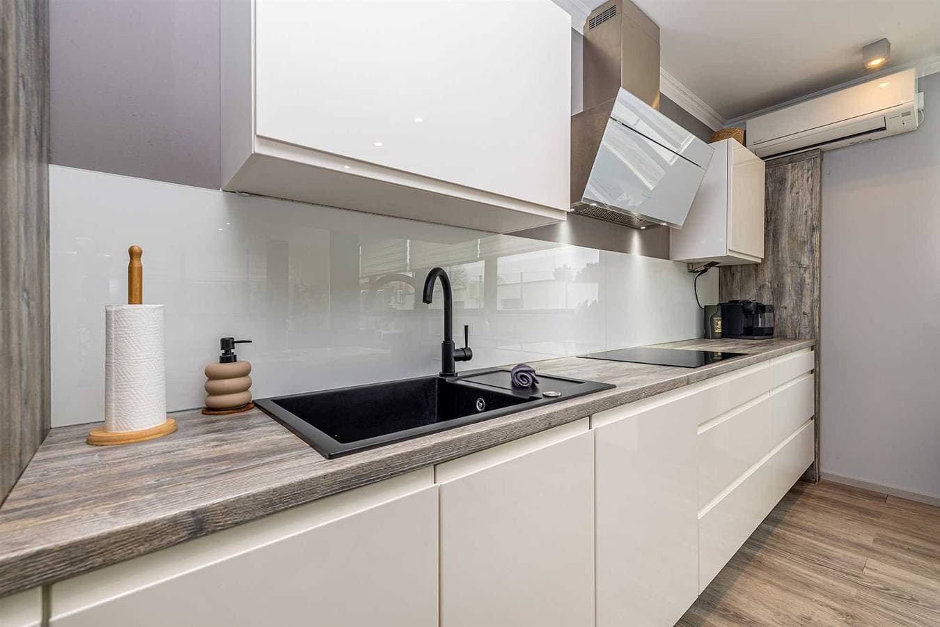 Foto 8 von 19: Ferienwohnung Aquavista mit privatem Pool