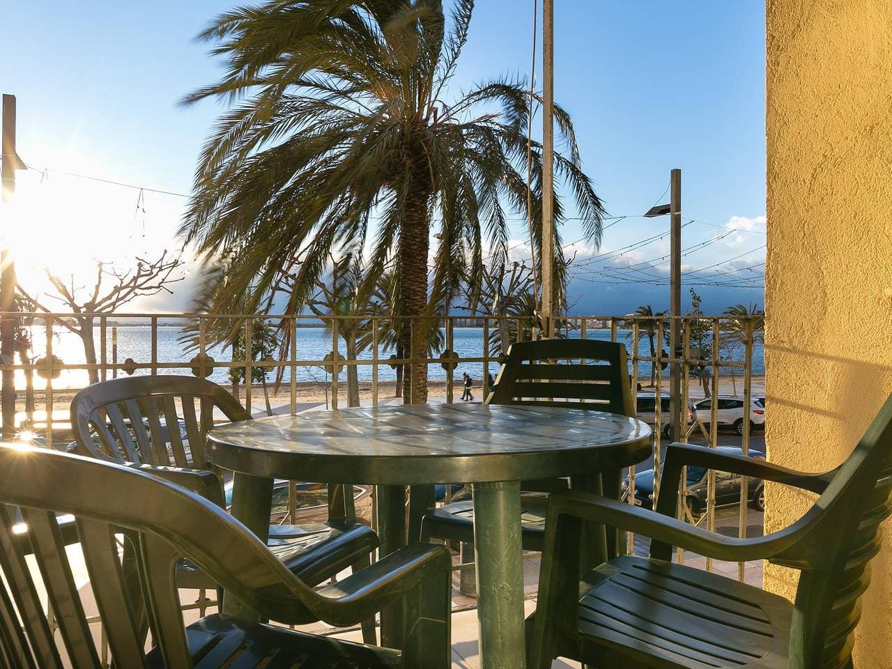 Helles 1-Zimmer-Apartment direkt am Strand in Roses 1