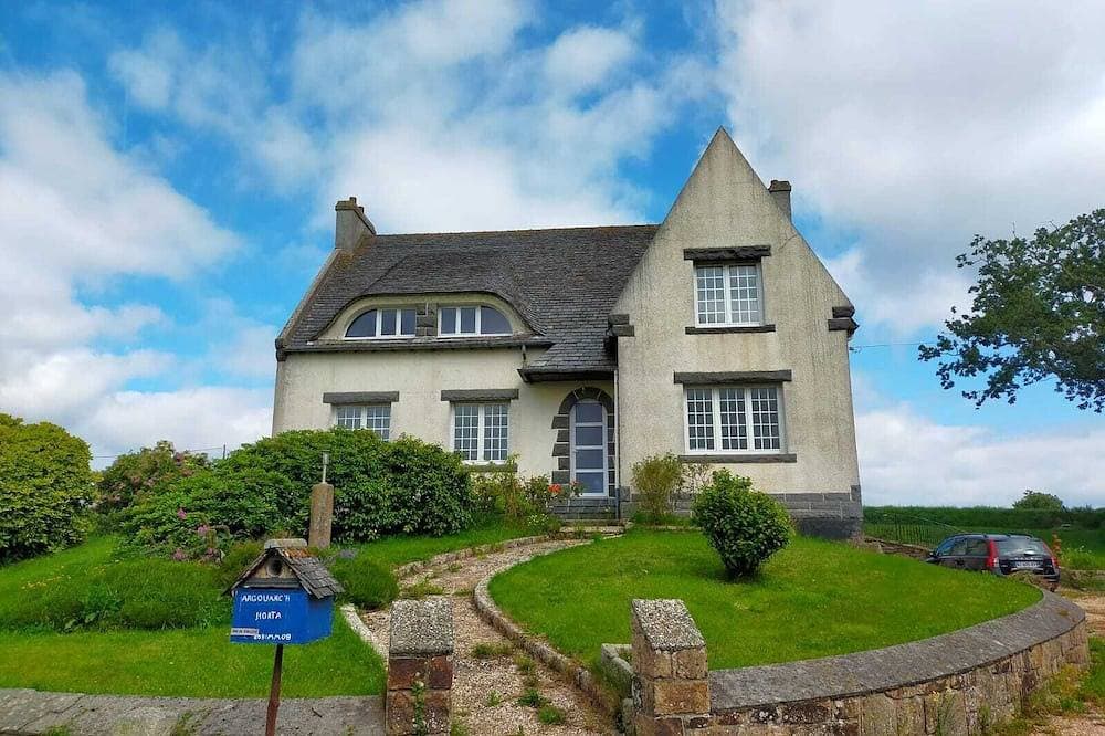 Large neo-Breton house to discover 1
