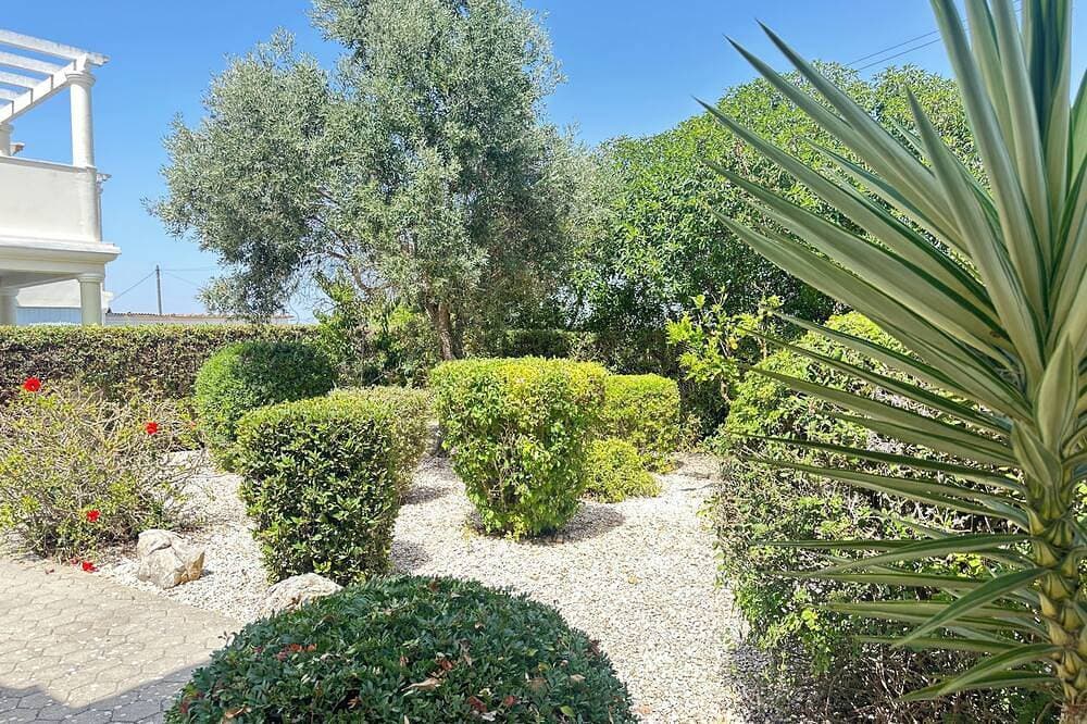 Foto 12 von 24: Eine beeindruckende Villa mit privatem Pool, Klimaanlage, weitläufigen Gärten und kostenfreiem WLAN