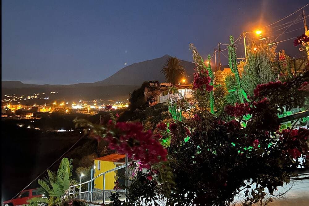 Foto 13 von 30: Cosy Canarian Casa Mit Privater Terrasse Und Erstaunlichem Blick Auf Atlantic & Mt Teide