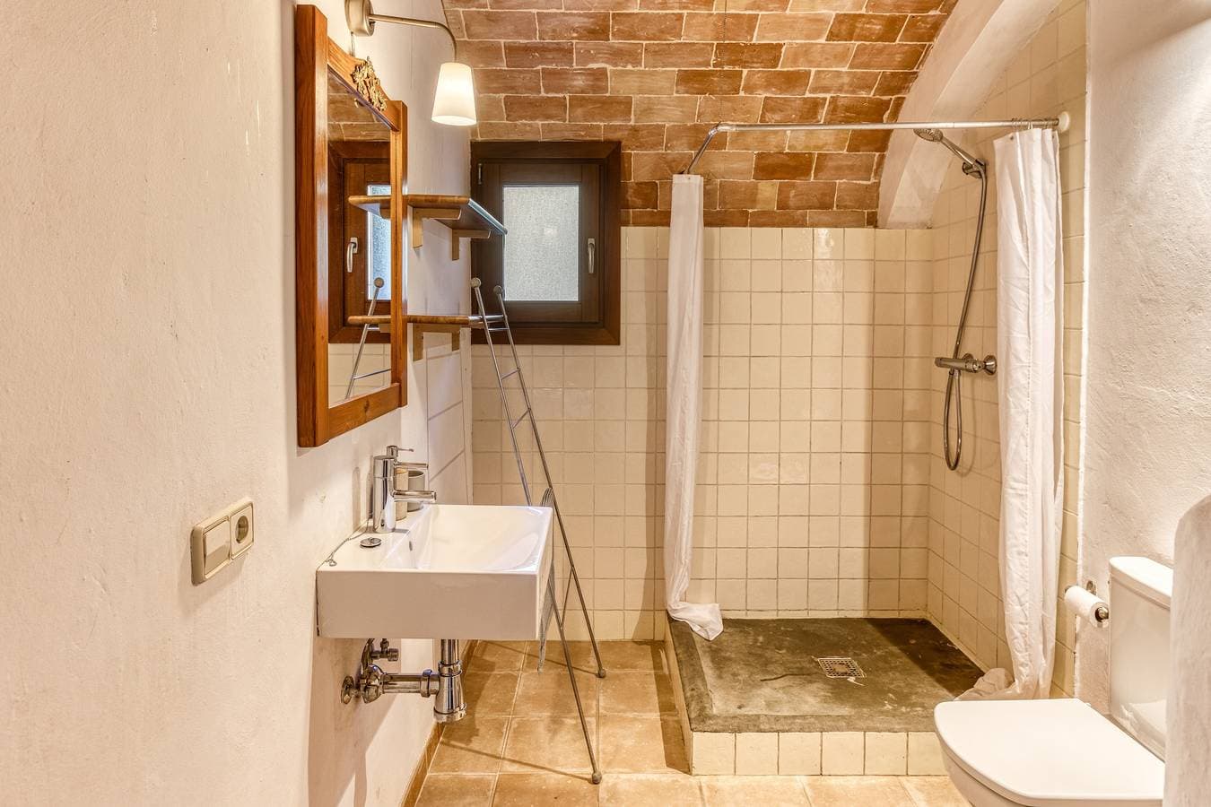 Foto 10 von 30: Zimmer 'Tarongina' mit Gemeinschaftspool, gemeinsamer Terrasse und WLAN