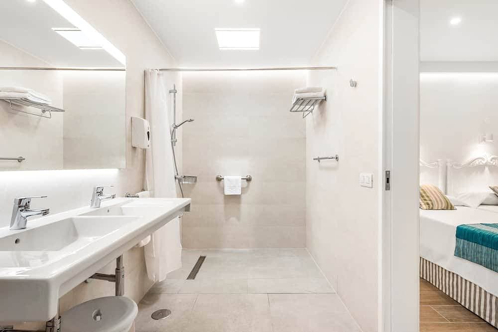 Foto 10 von 30: Experience a Banana Plantation house with \"really heated\" long pool. Solarium