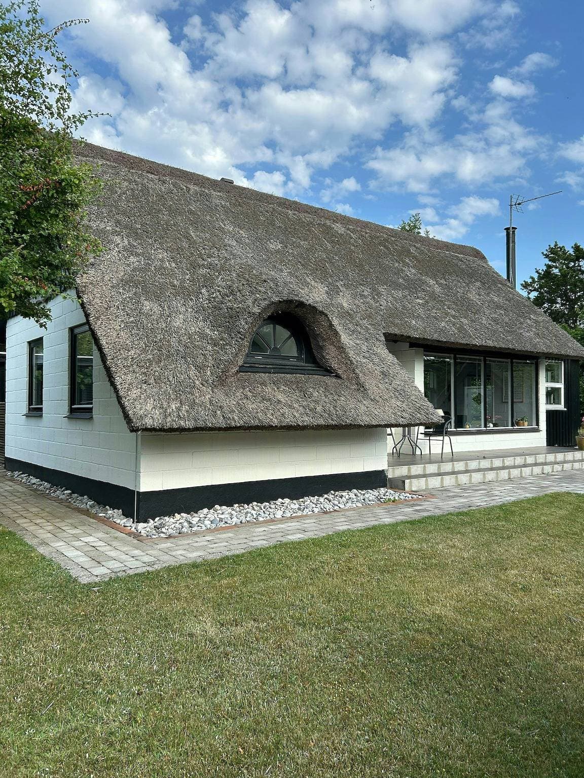 Foto 3 von 37: Strohgedecktes Ferienhaus in der Nähe von Øer Strand und Ebeltoft