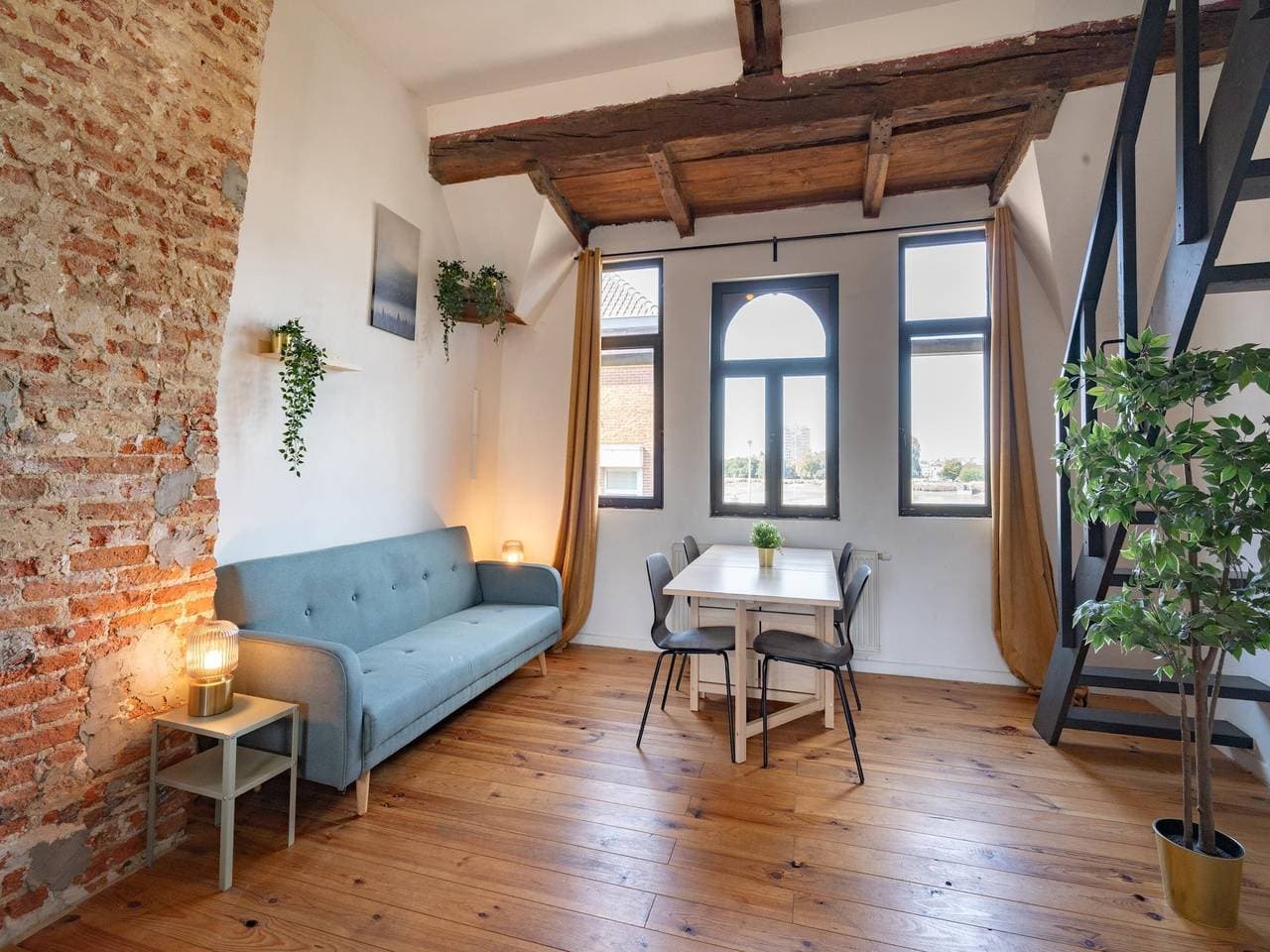 Zwei-Zimmer-Wohnung am Fluss 1