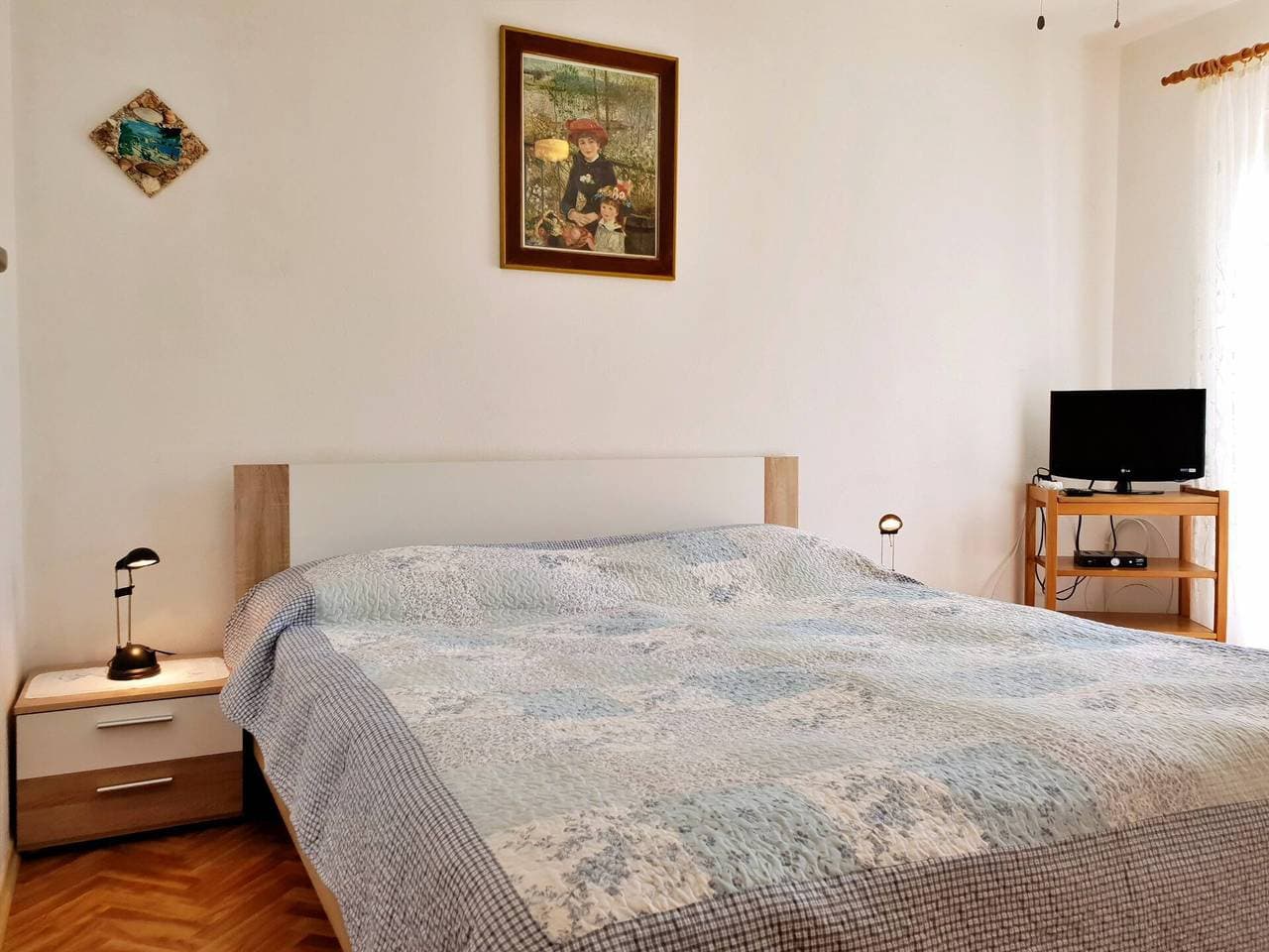 Foto 4 von 26: Apartment Bijelic - mit Balkon, 480 m vom Meer entfernt, Grill, privater Parkplatz, keine Klimaanlage
