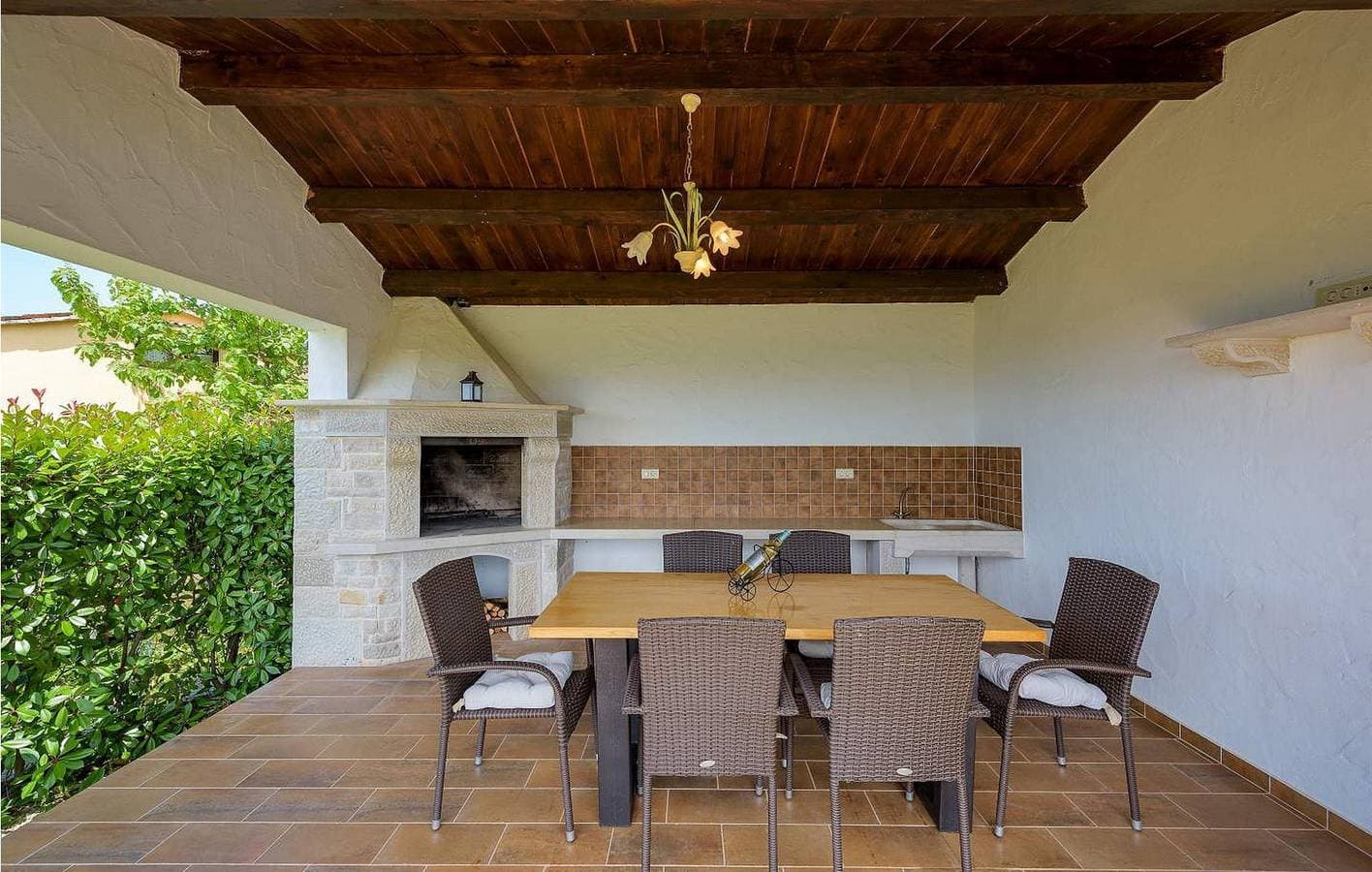 Foto 8 von 38: Charmante 2-Zimmer-Wohnung mit Terrasse, WLAN und Parkplatz in der Nähe des Labinci-Zentrums