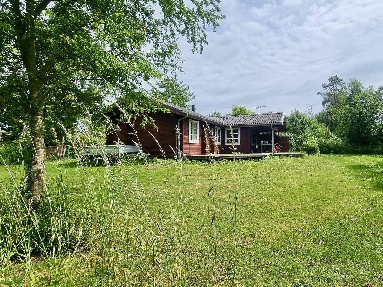 Ferienhaus auf Naturgrundstück mit Ofen, Tischfußball und zwei Terrassen 1